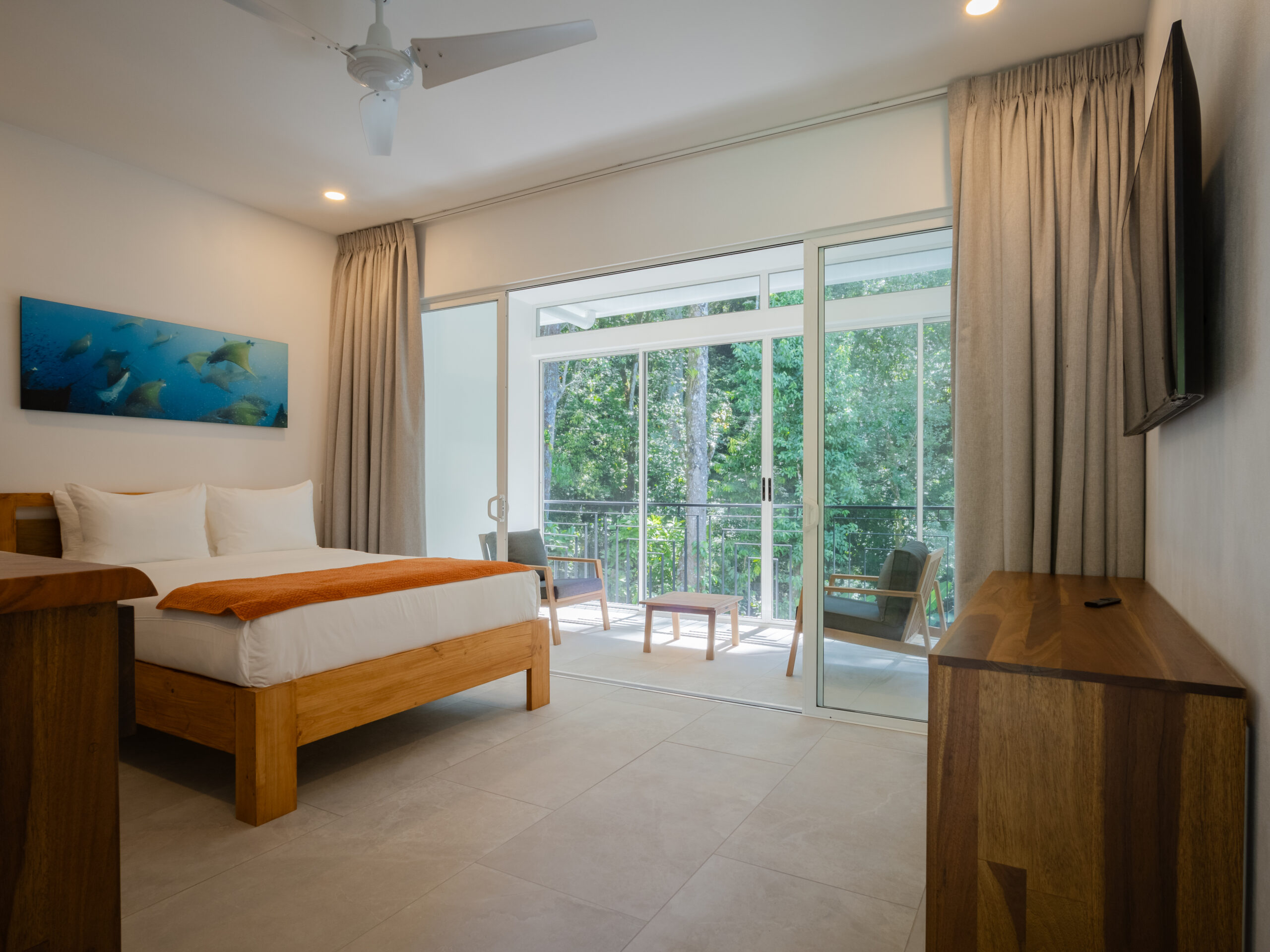 20250123_Yulian_OM1_Photo_CR_SouthPacific_Ojochal_Bloom_CRC_OjochalGarden_37901-HDR